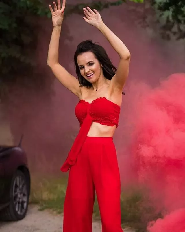 Najgorętsza Mamuśka w disco polo cała w czerwieni! Gwiazda zachwyca kuszącą stylizacją! 